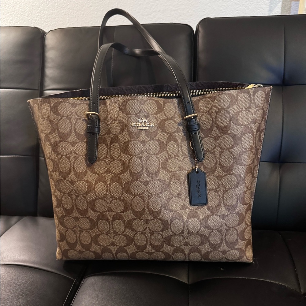 Coach Purse Logo Pattern